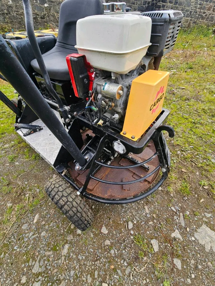 Ride on power trowel - Image 1