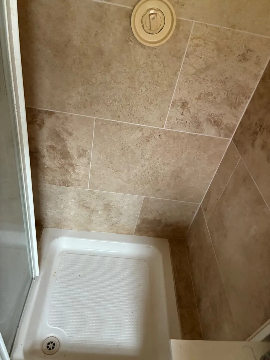 Shower Tray and Shower Door - Image 1
