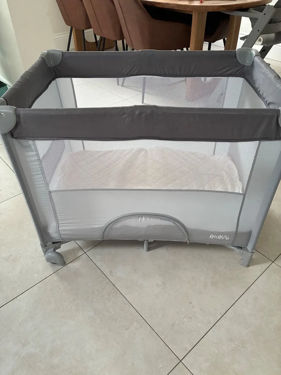 Travel cot