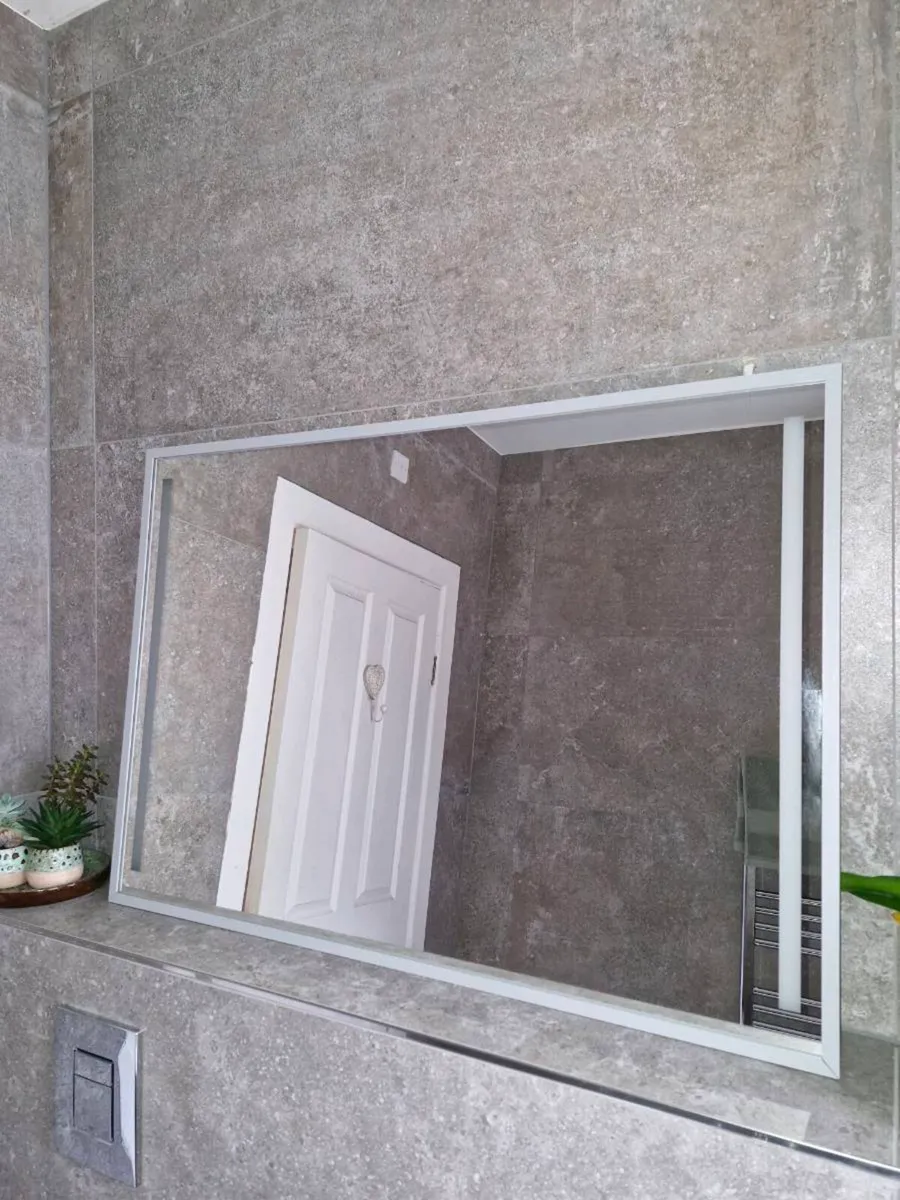 Bathroom mirror - Image 1