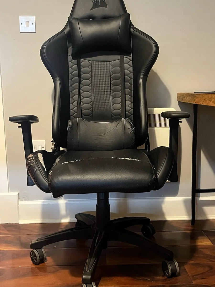Corsair gaming chair - Image 1