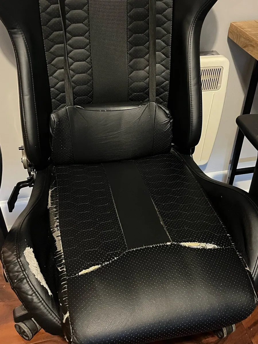 Corsair gaming chair - Image 2