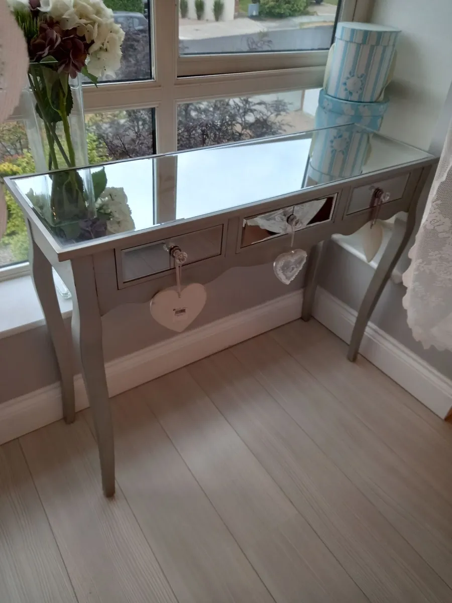 Bedroom table
