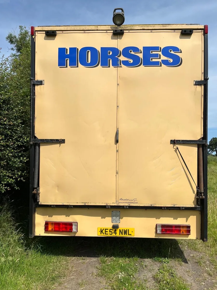AUTOMATIC Mercedes Horse lorry - Image 4