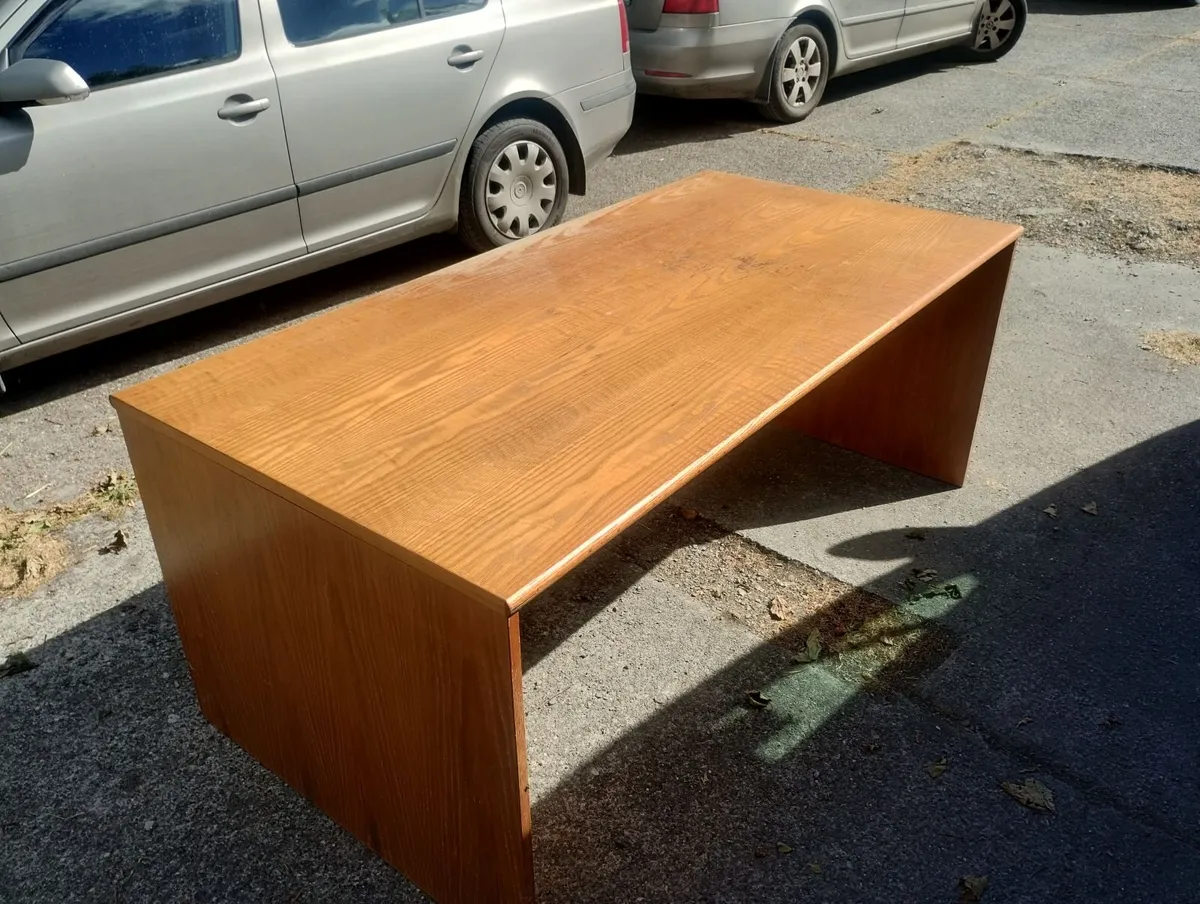 Large desk - Image 1