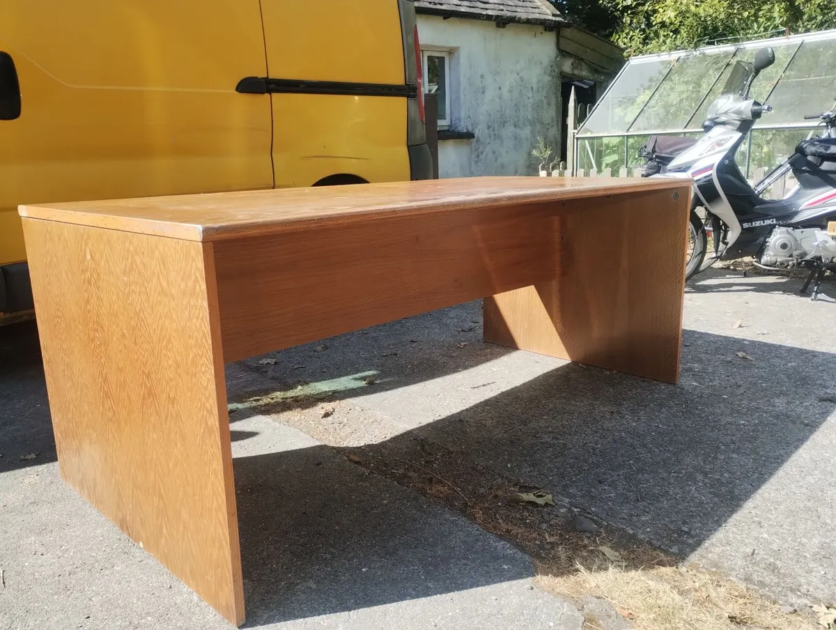 Large desk - Image 2