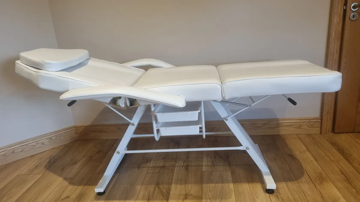 Beauty bed / therapy bed - Image 1