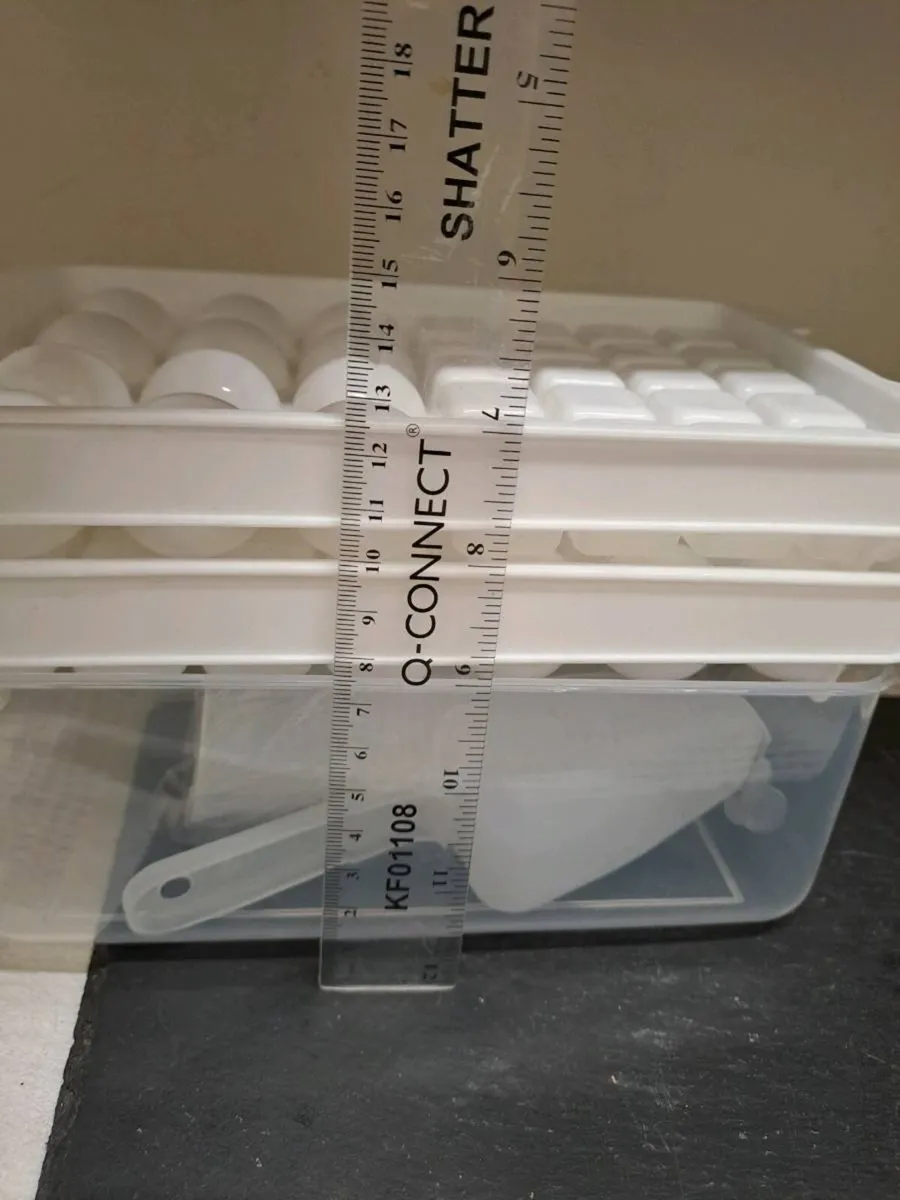 Ice Cube Tray Set with Storage Bin – New - Image 2
