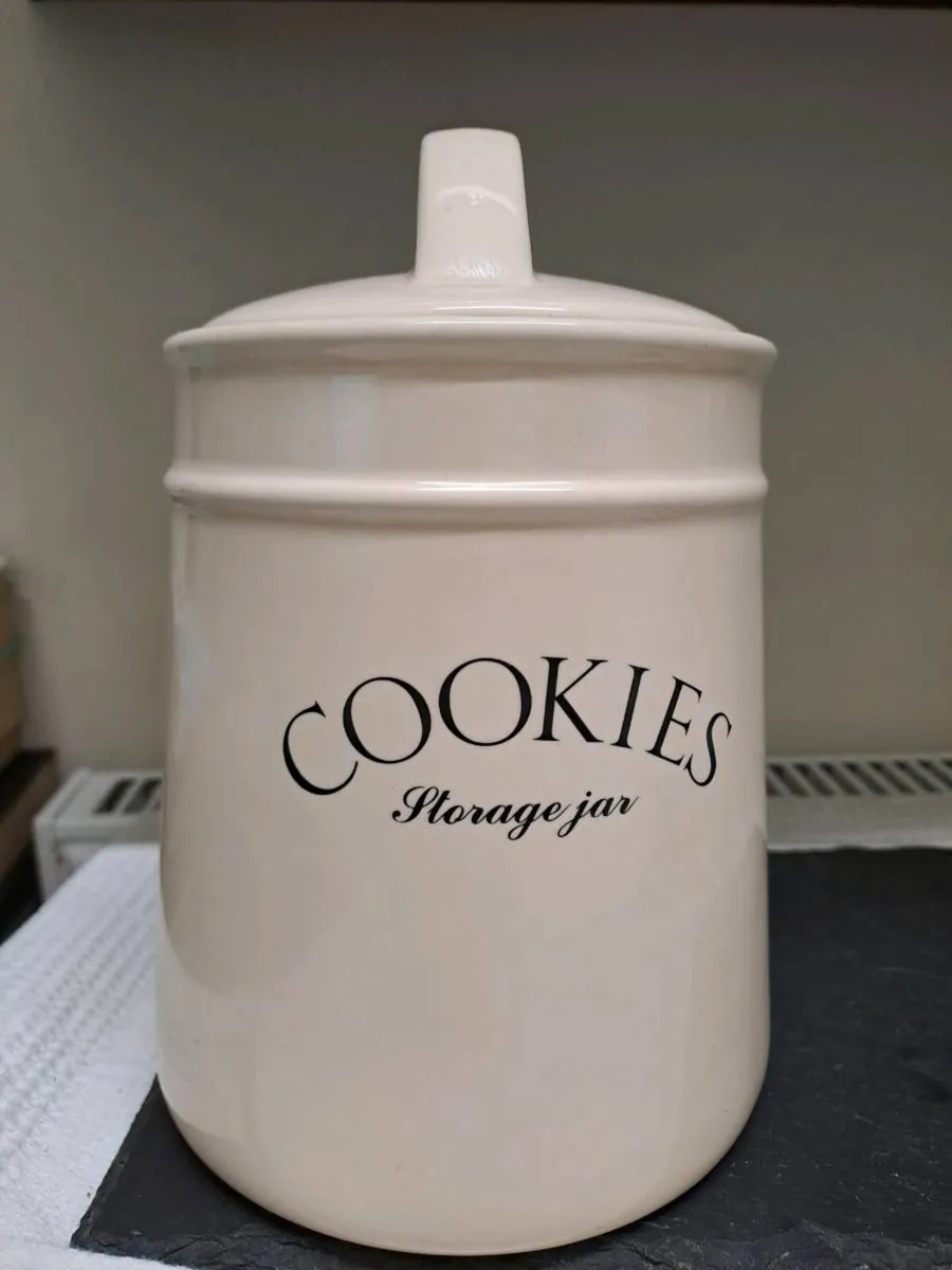 Farmhouse DMD David Mason Design Cookie Jar - Image 1