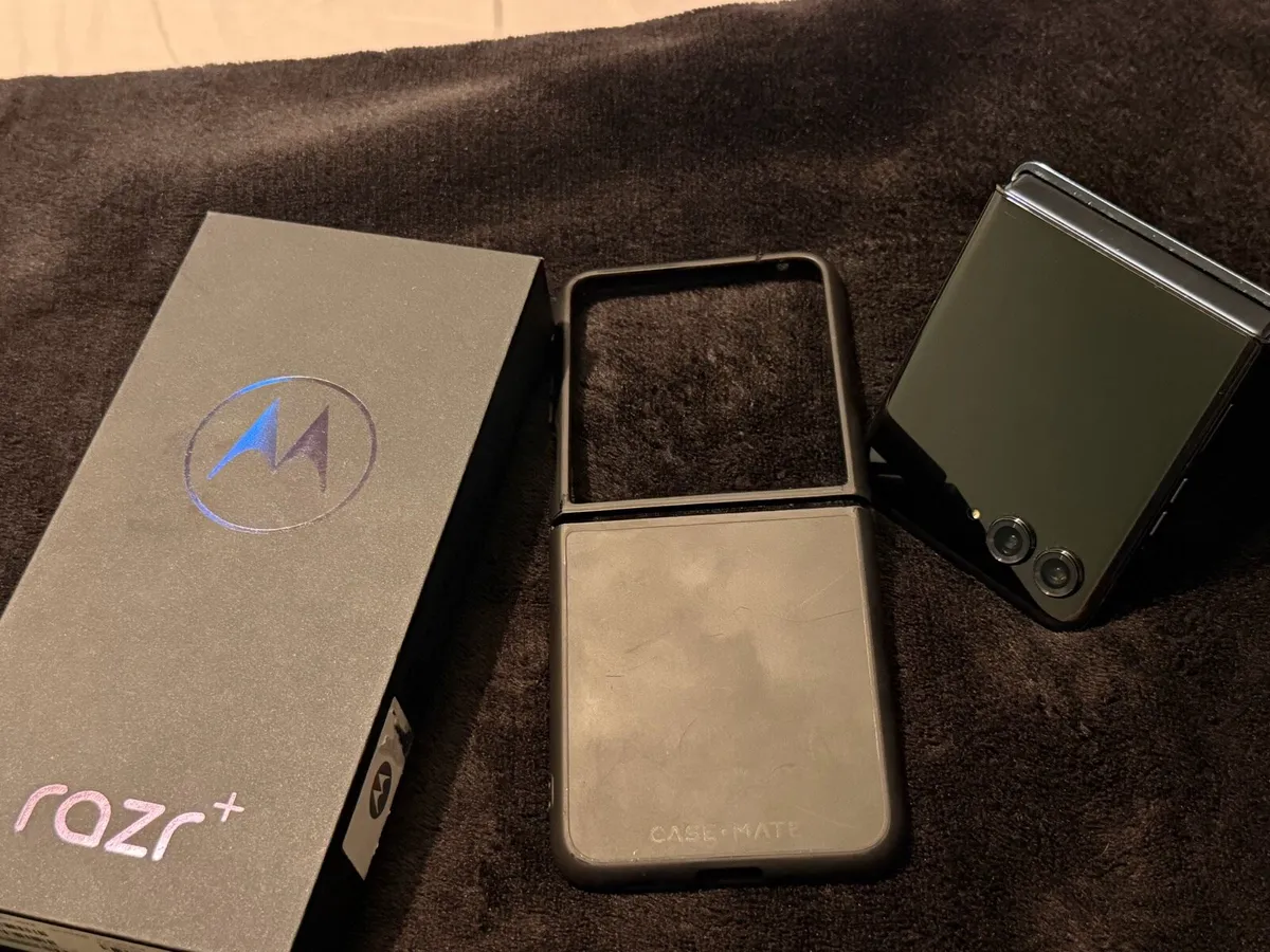 Motorola Razr 50 Ultra - Midnight Blue 12GB/256GB - Image 2
