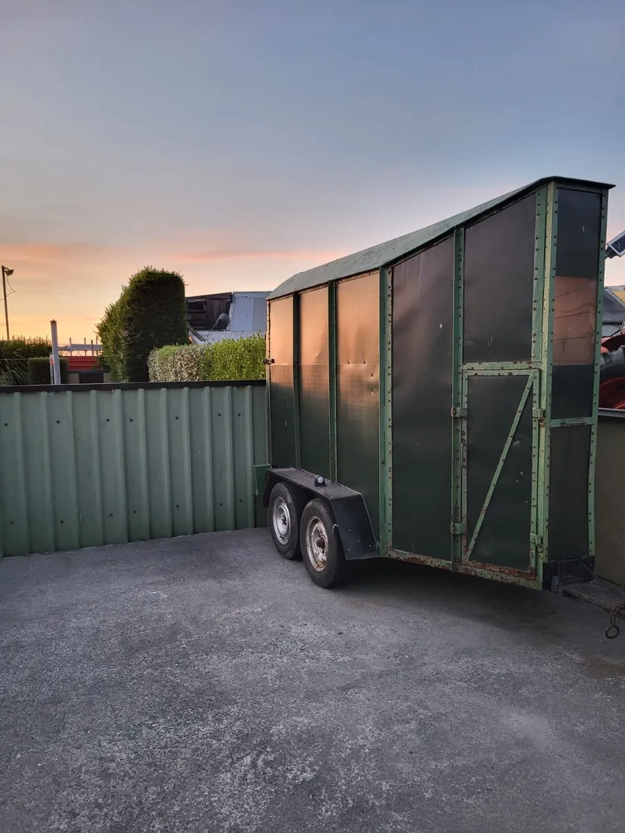 Mare and foal box - Image 1