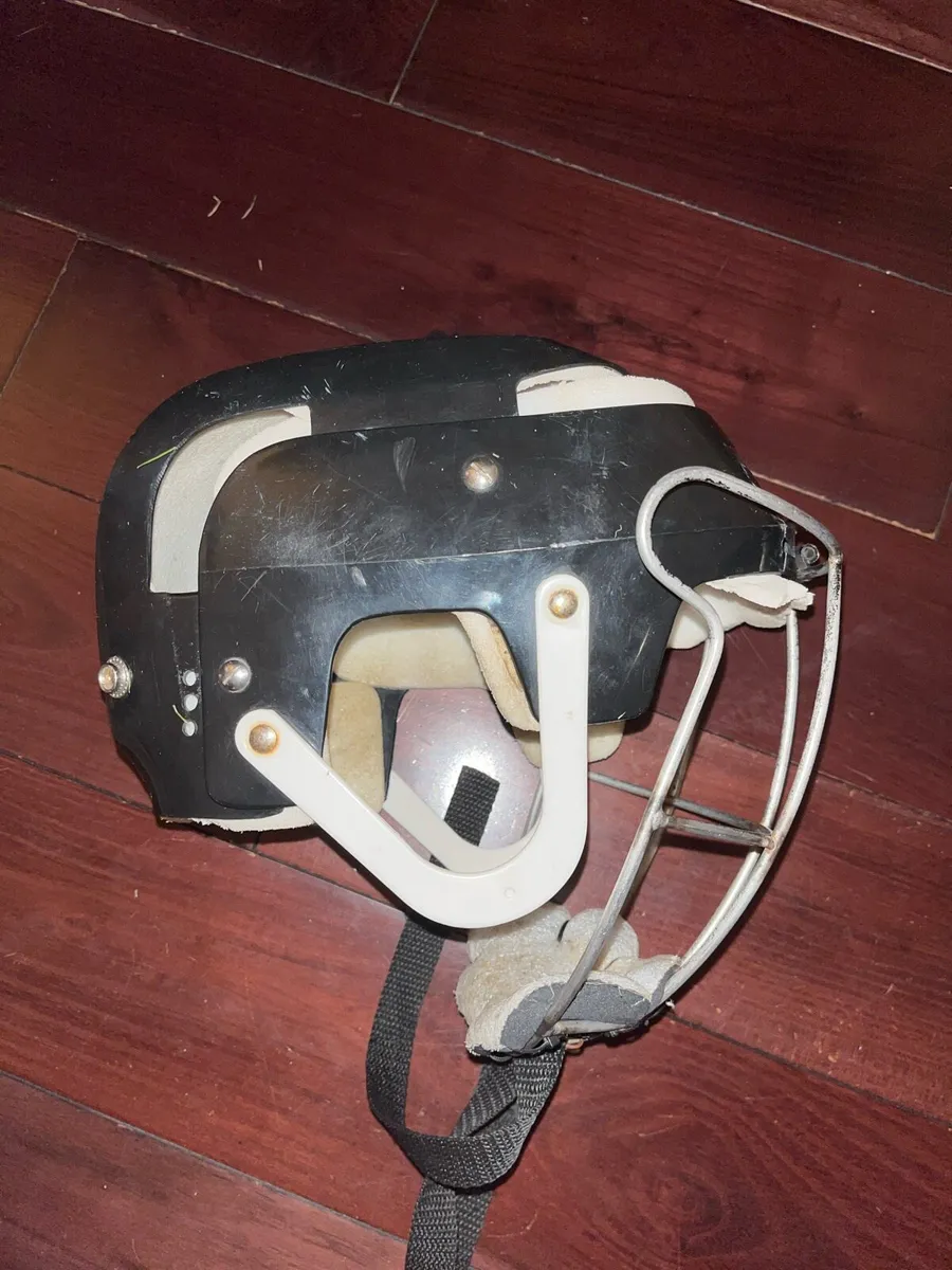 Old style Azzuri helmet - Image 2