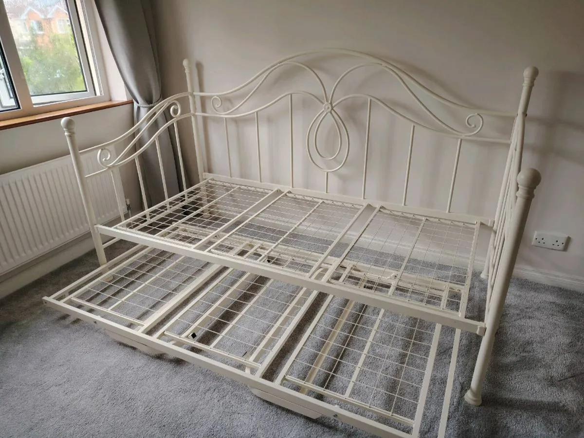 Day Bed - Image 3