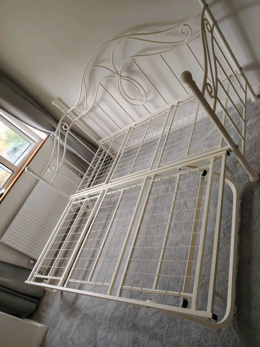 Day Bed - Image 1