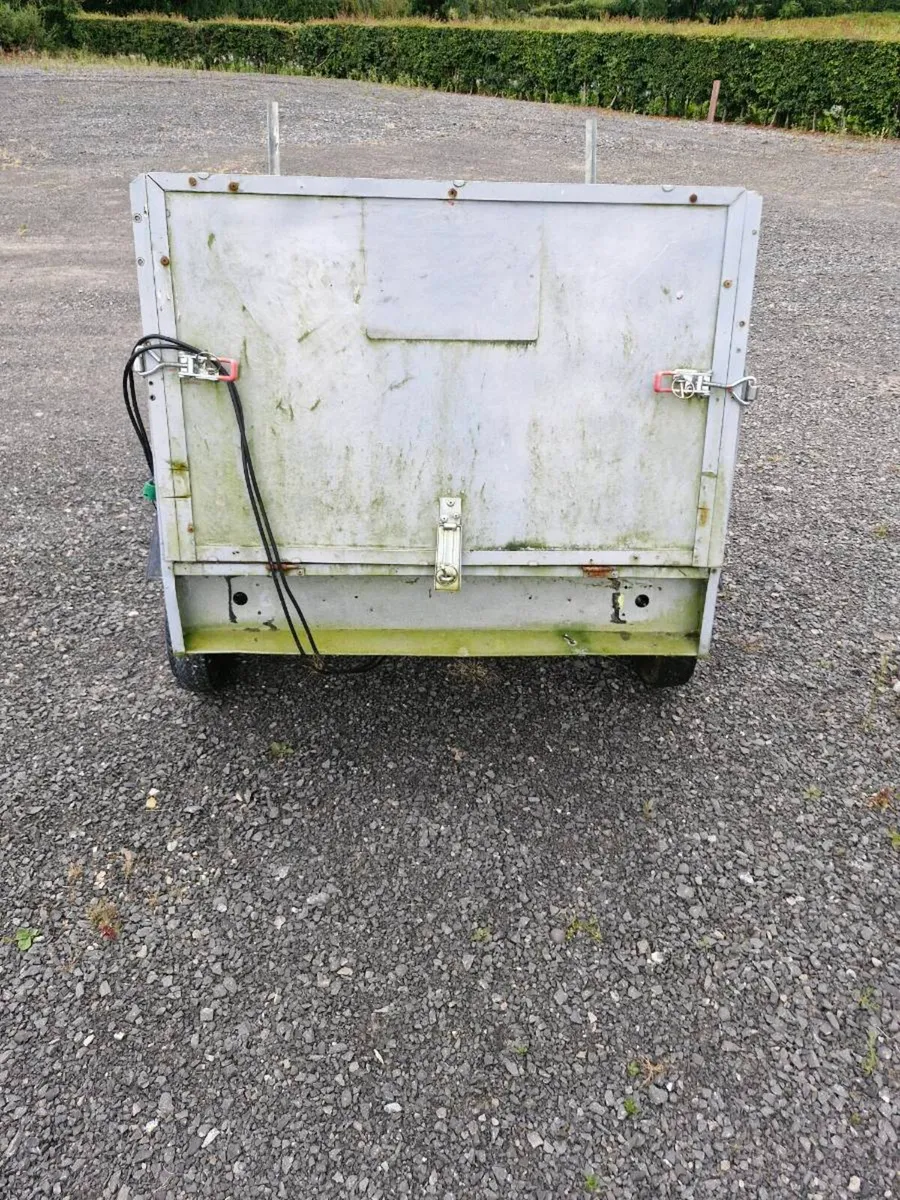 Small trailer - Image 1