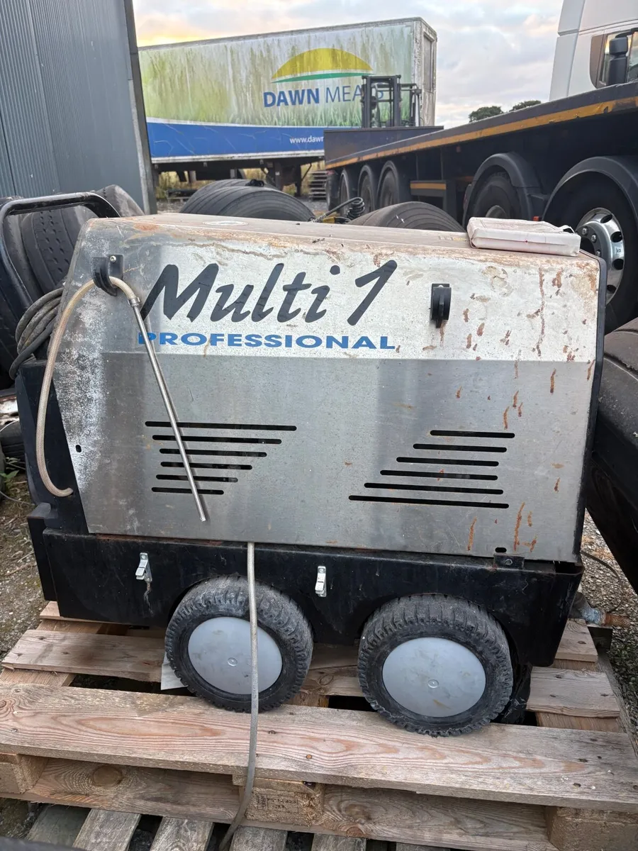 Power washer - Image 1