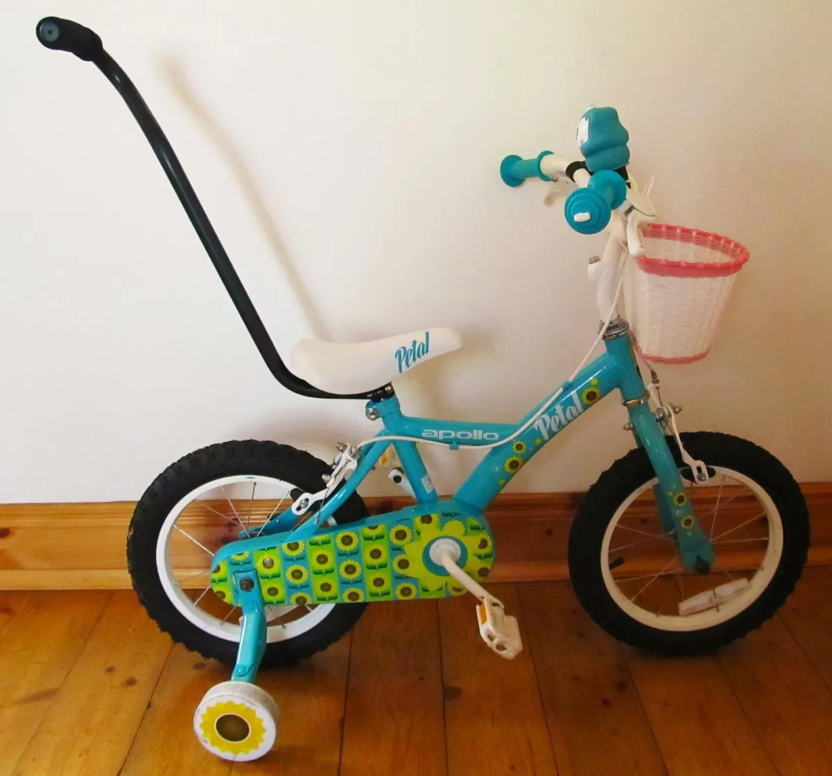 Childs bike Apollo 14 inch wheels - Image 1