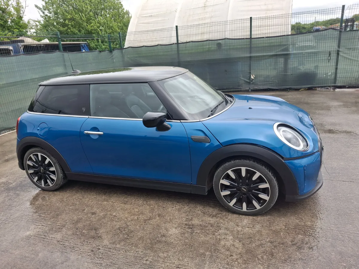222 Mini Hatch  1.5 Petrol - Image 1