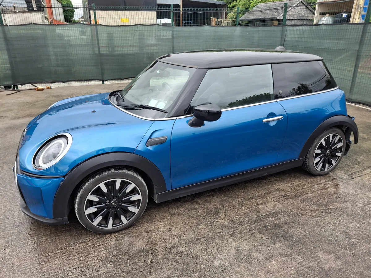 222 Mini Hatch  1.5 Petrol - Image 2