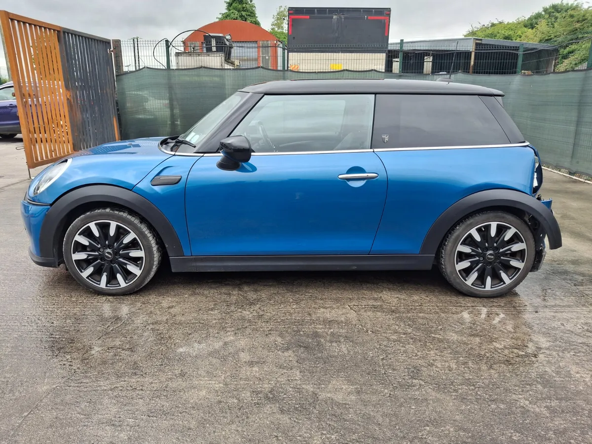 222 Mini Hatch  1.5 Petrol - Image 3