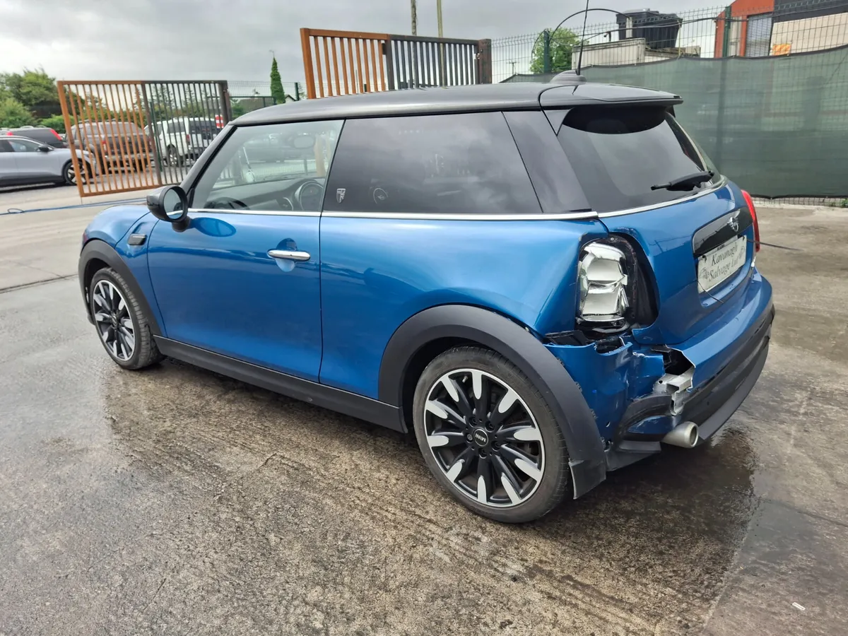 222 Mini Hatch  1.5 Petrol - Image 4