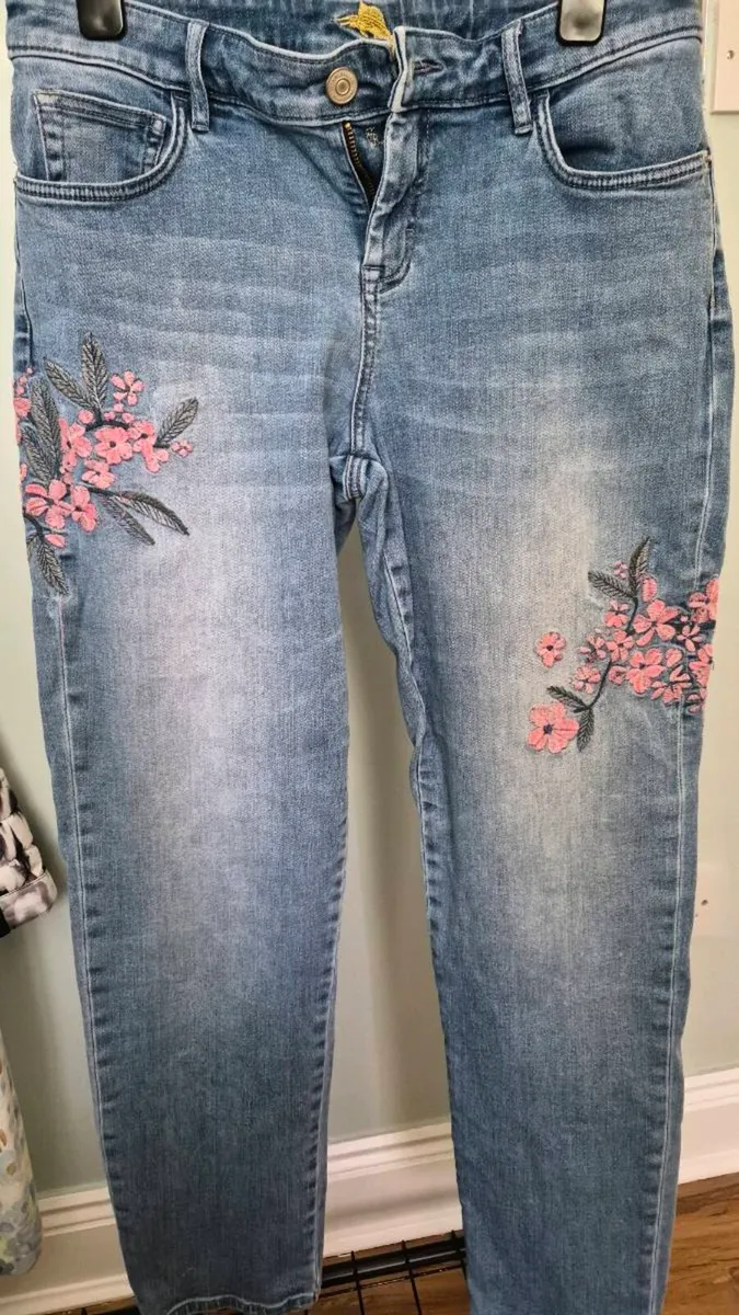 Stonewashed embroidered Tommy Bahama Jeans. - Image 1