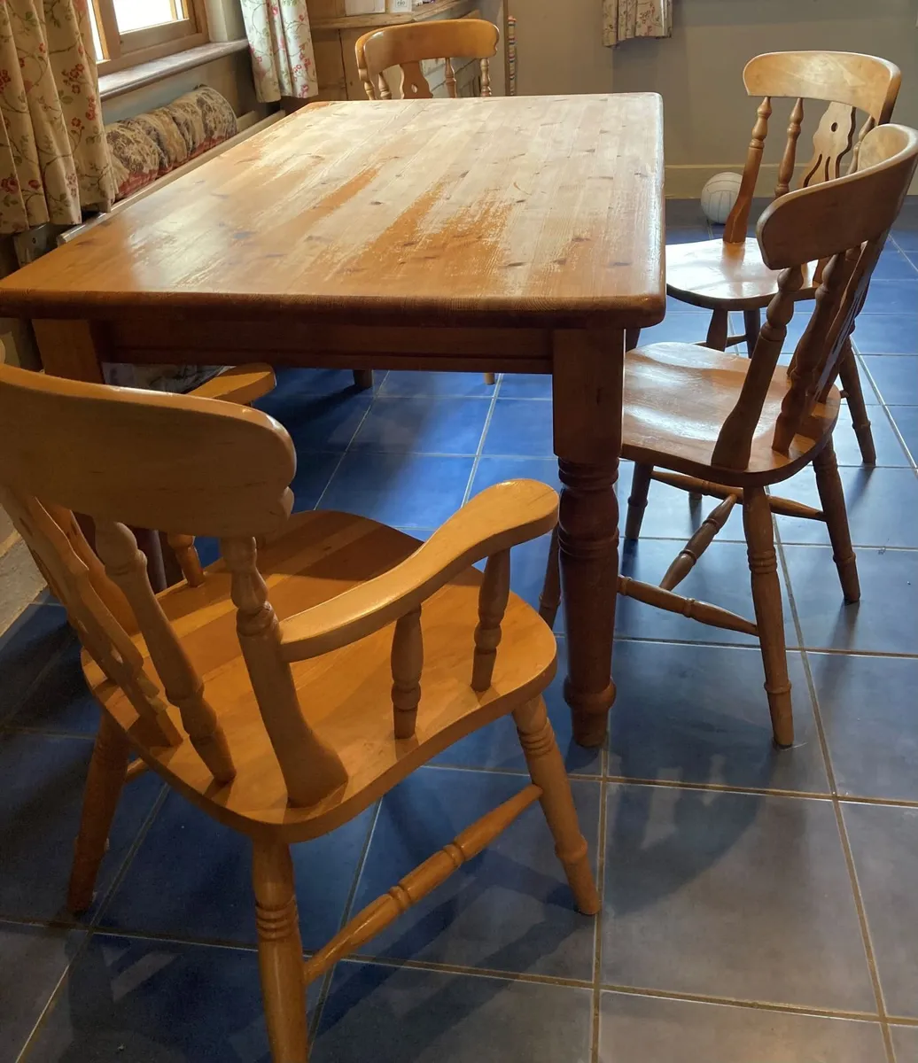 Table & Chairs; Kitchen Units - Image 2