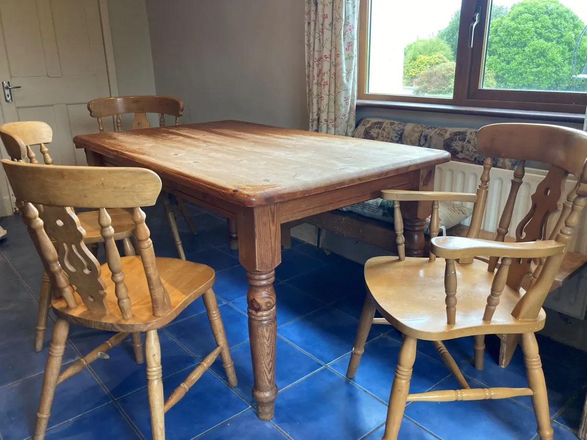 Table & Chairs; Kitchen Units - Image 1