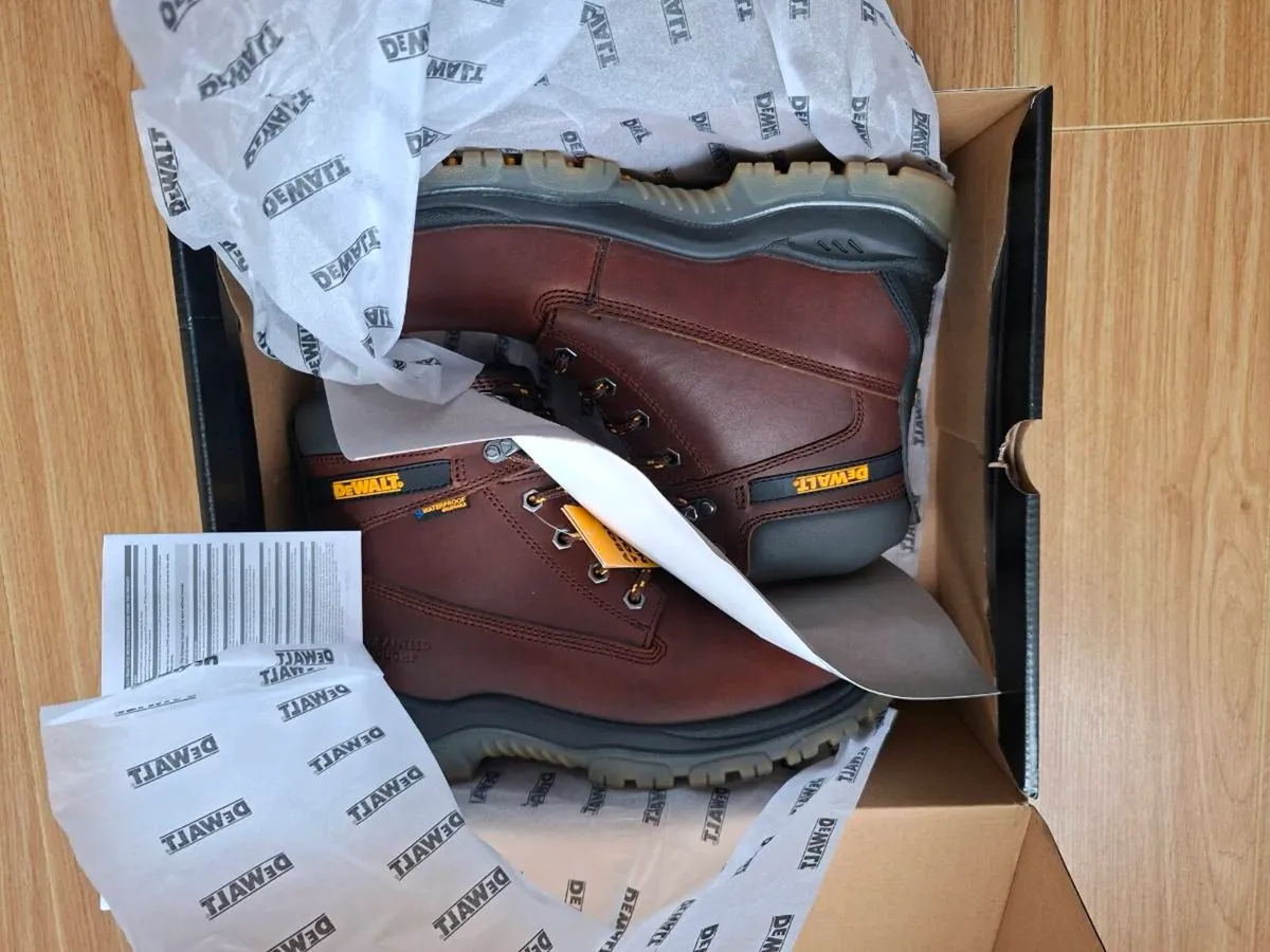 Boots - Image 2