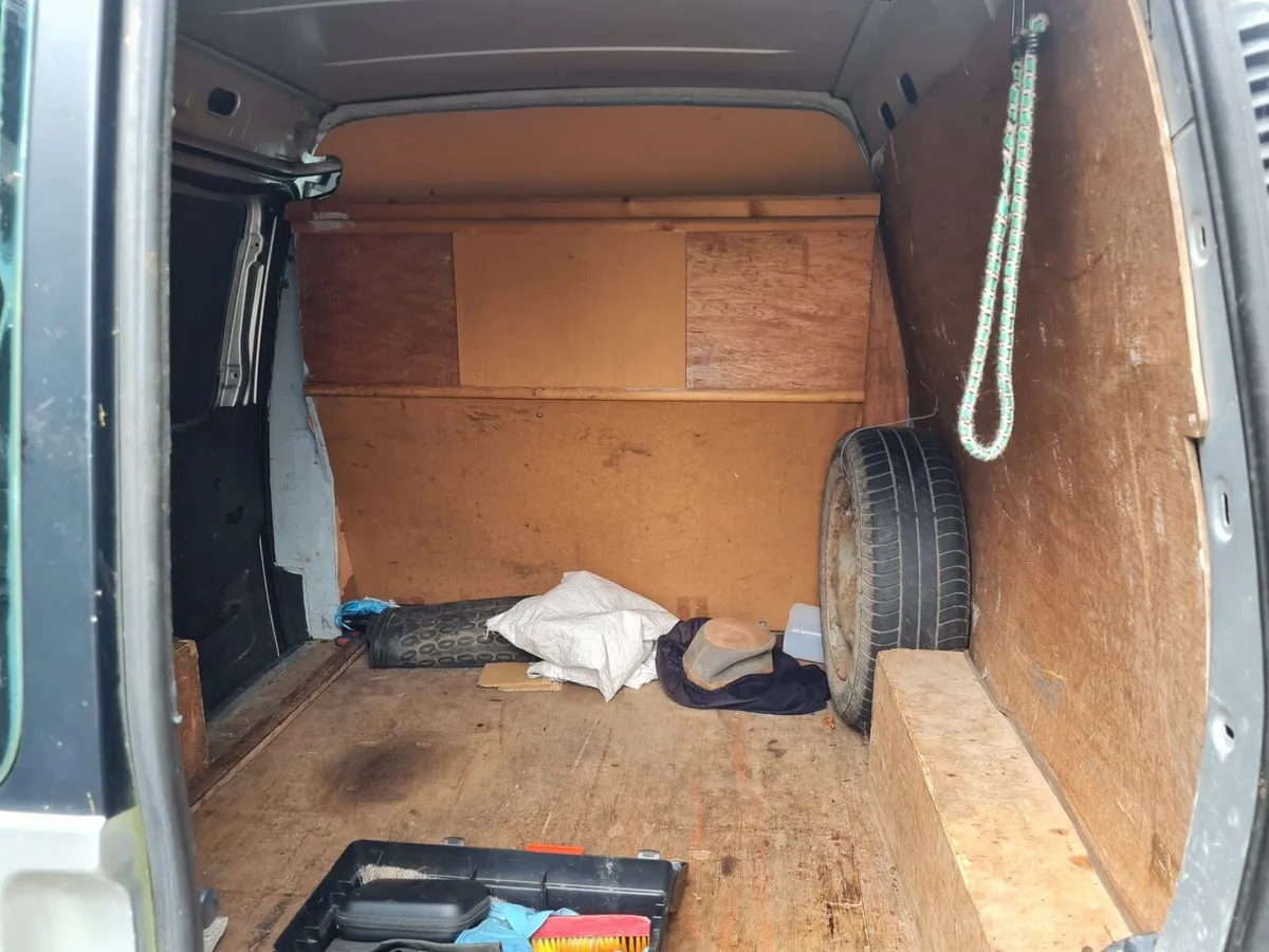 Peugeot Partner LX800 van, diesel silver - Image 4