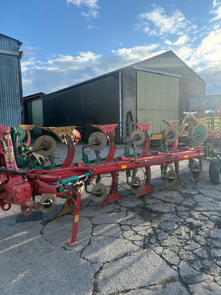 Kverneland 5 furrow plough - Image 1