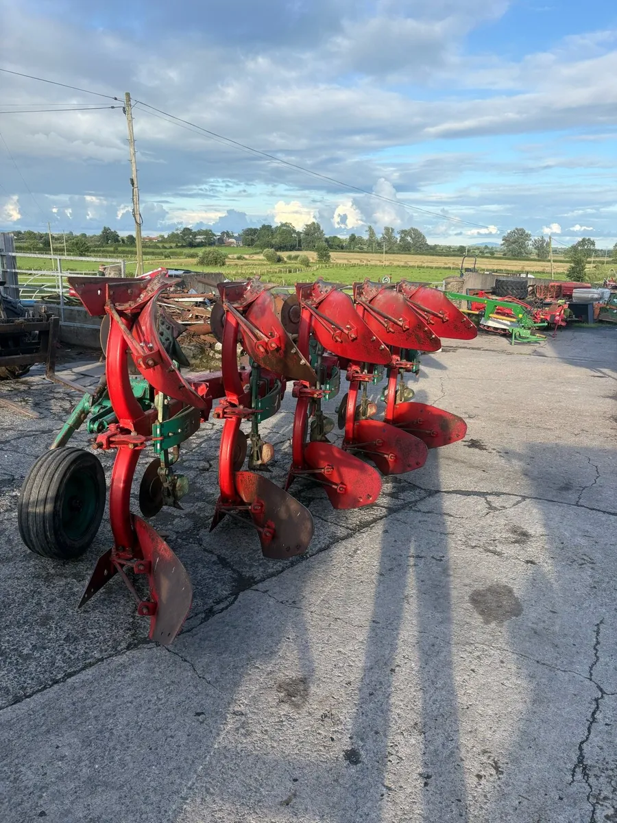 Kverneland 5 furrow plough - Image 3