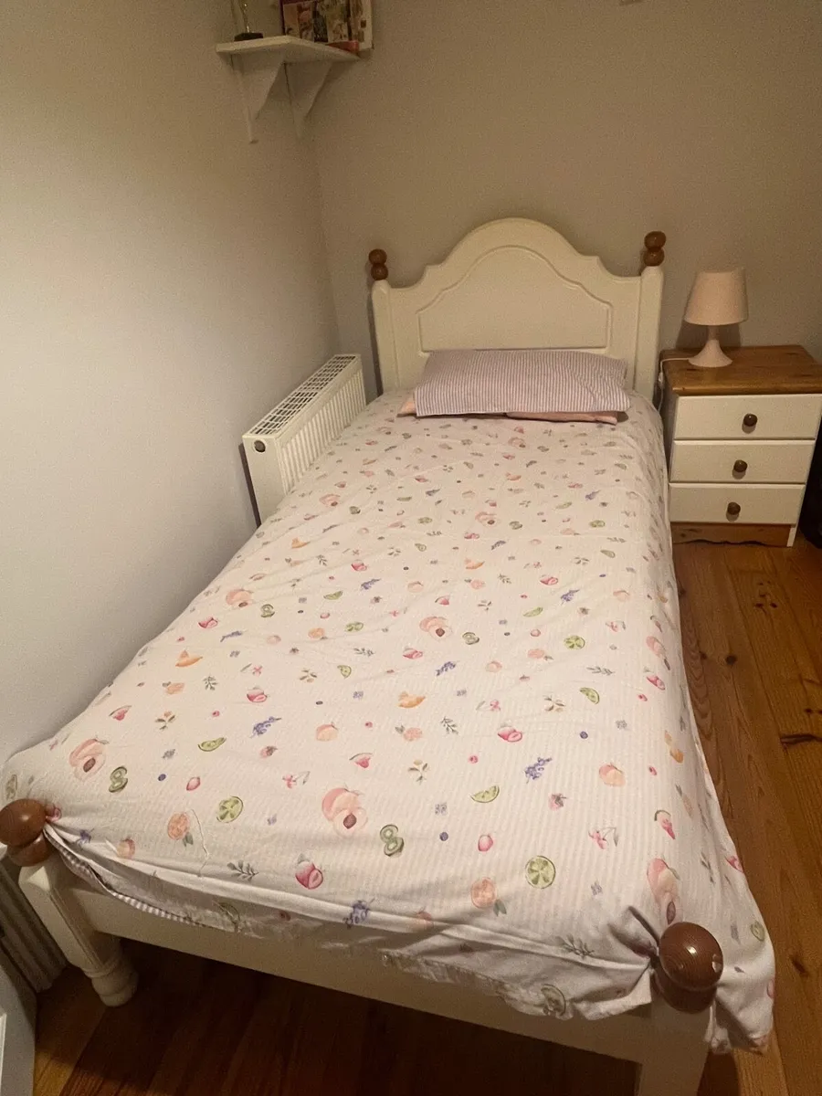 Cream/Pine  Bedroom furniture - Image 3