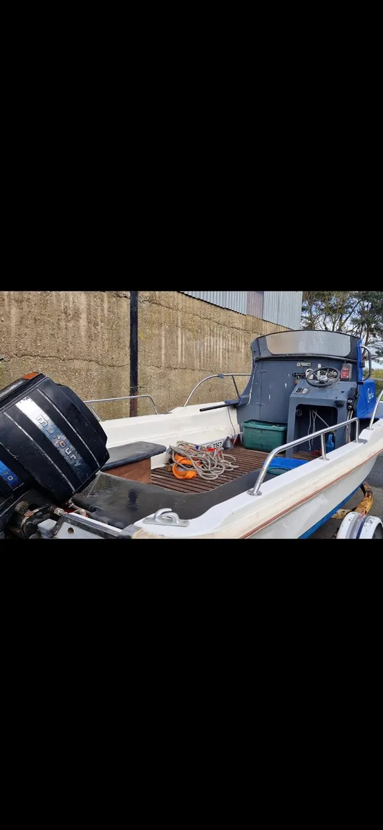 Boat and 3 engines  plus old trailer - Image 4