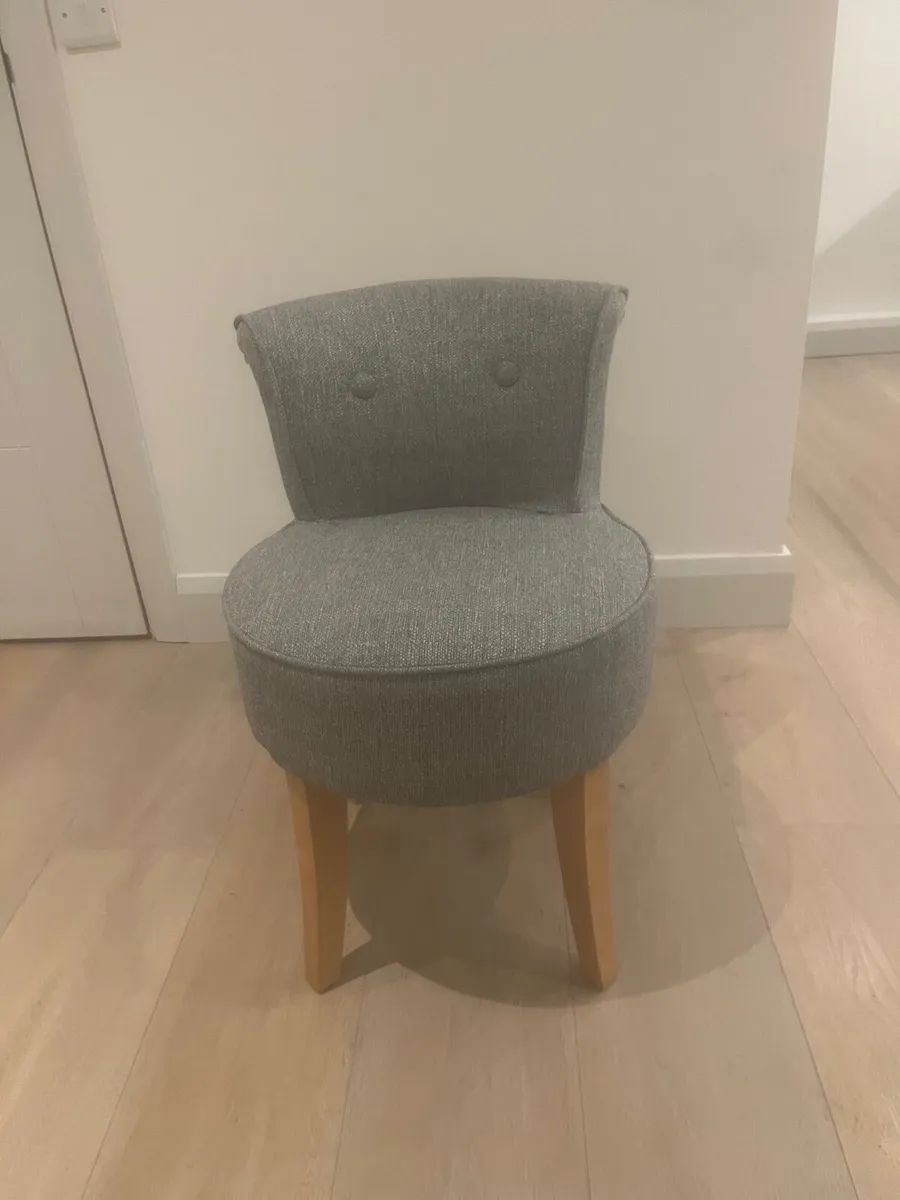 Bedroom chair - Image 1