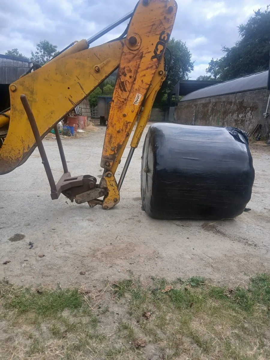 JCB 3CX Back hoe bale lifter - Image 1