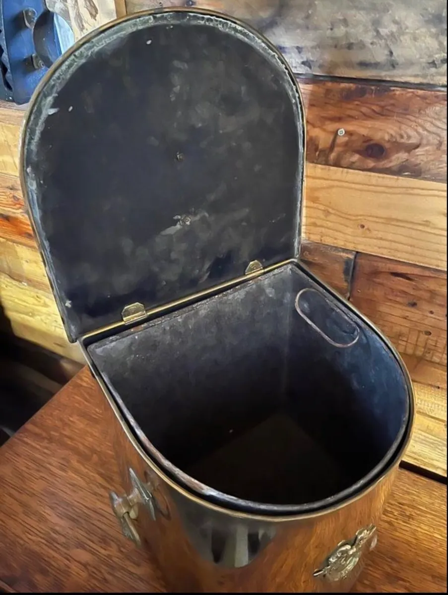1970s brass fireside container - Image 2