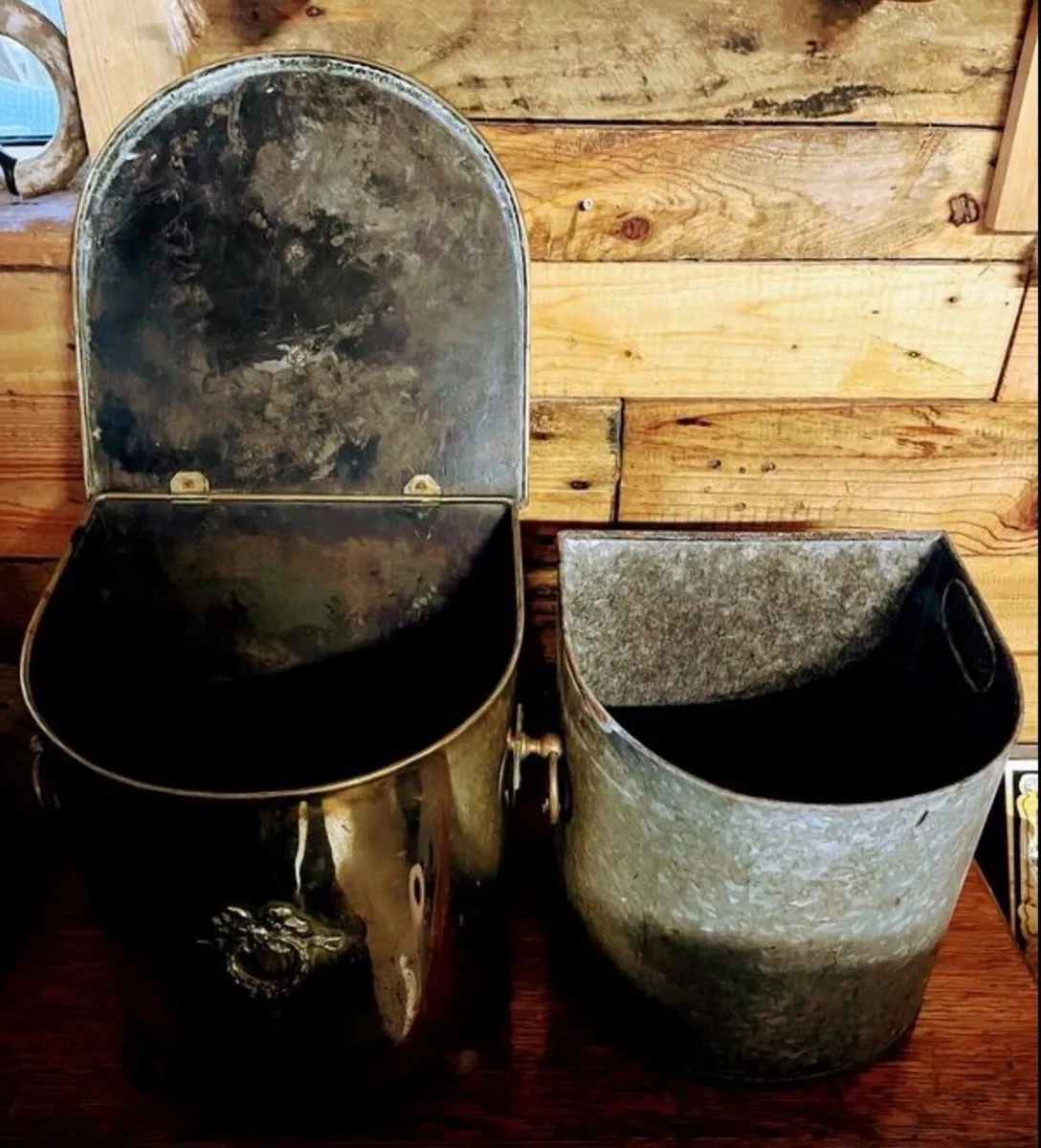 1970s brass fireside container - Image 3