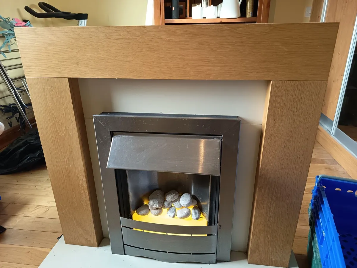 Electric fireplace with surround - Image 2