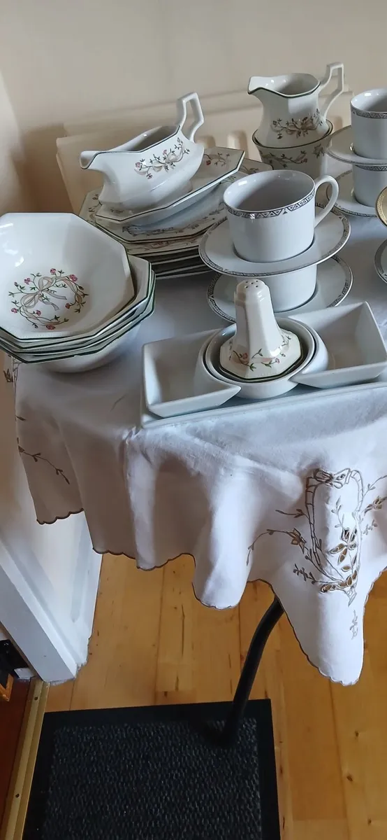 Eternal beau & Royal Dulton collection - Image 2