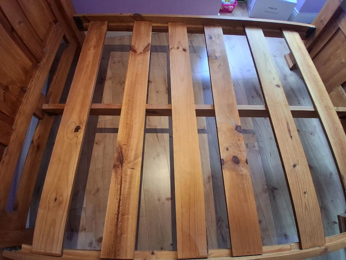 King size bed - Image 2