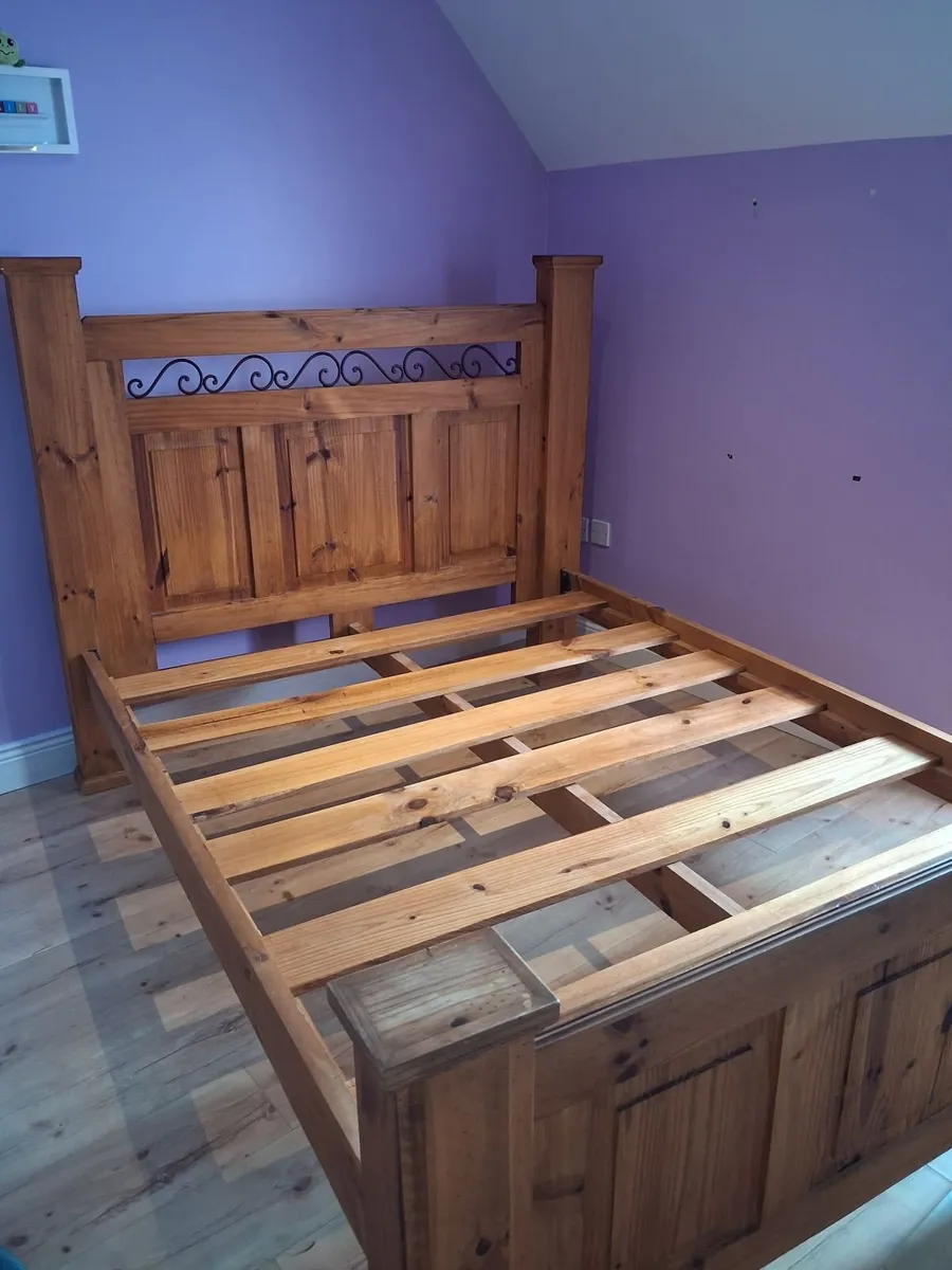 King size bed - Image 3