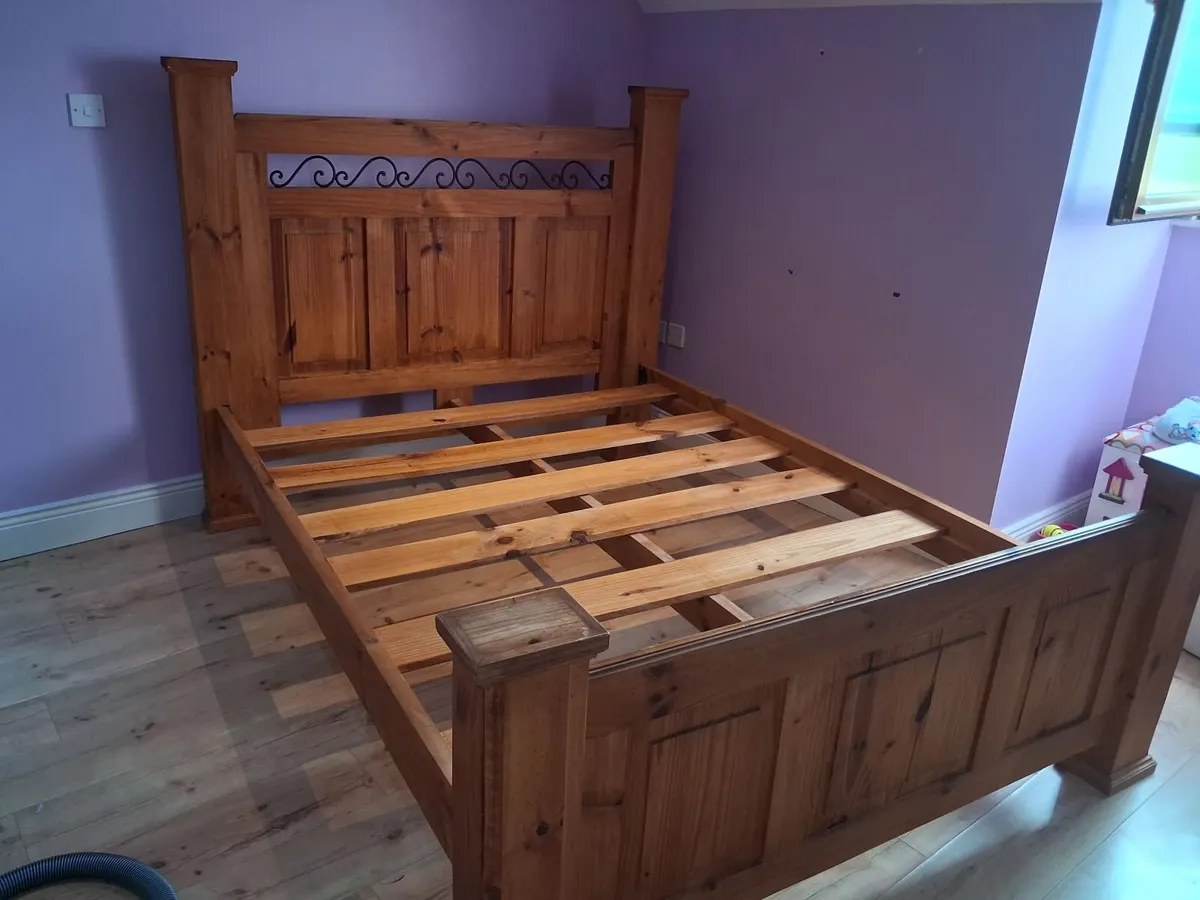 King size bed - Image 1