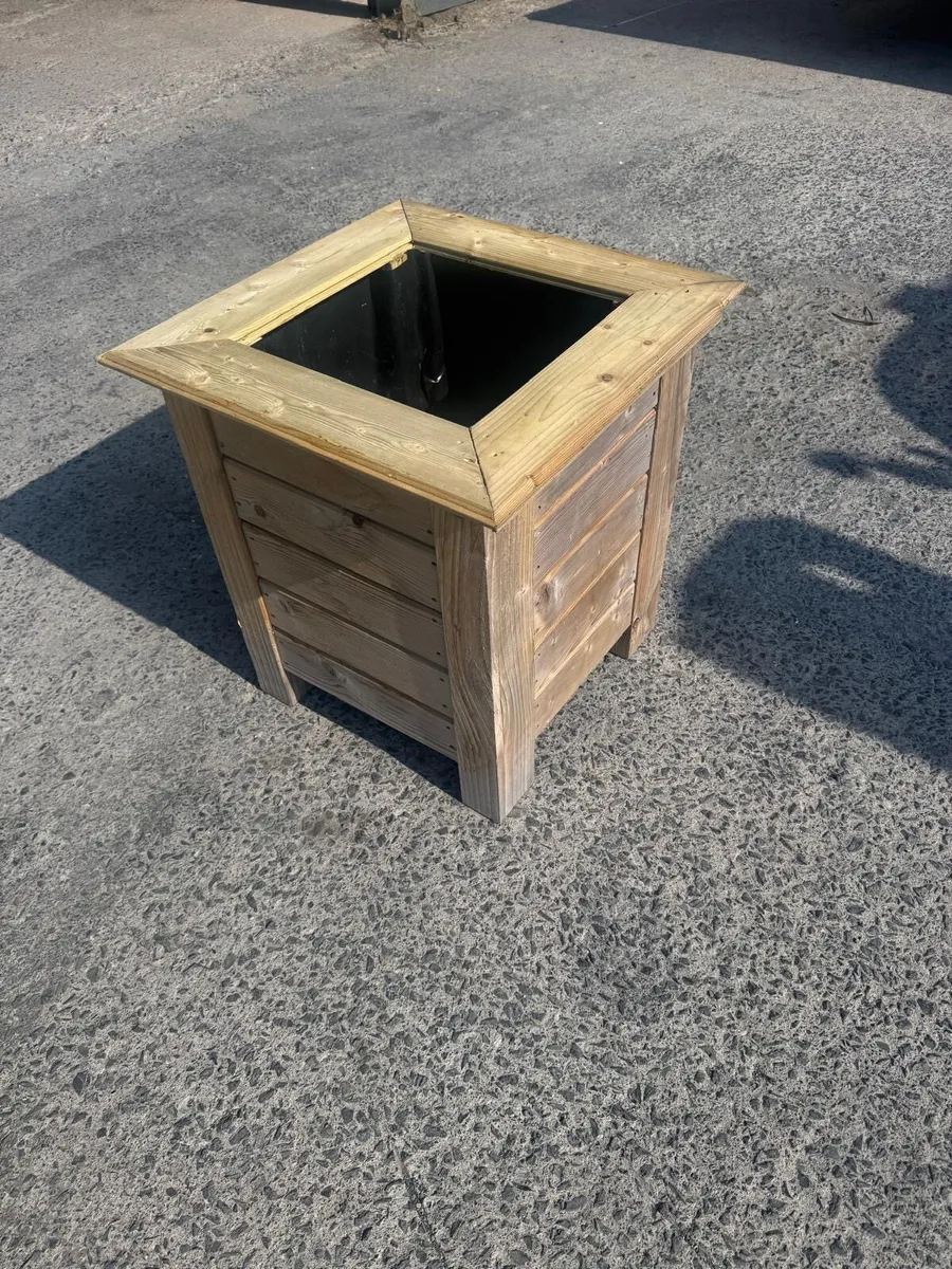 Square planter - Image 1