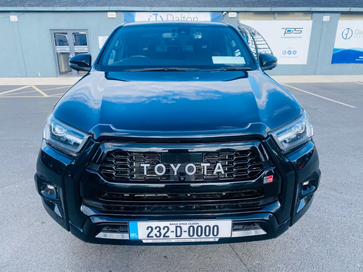 TOYOTA HILUX GR 2.4 DIESEL AUTOMATIC 2023 (231) - Image 3