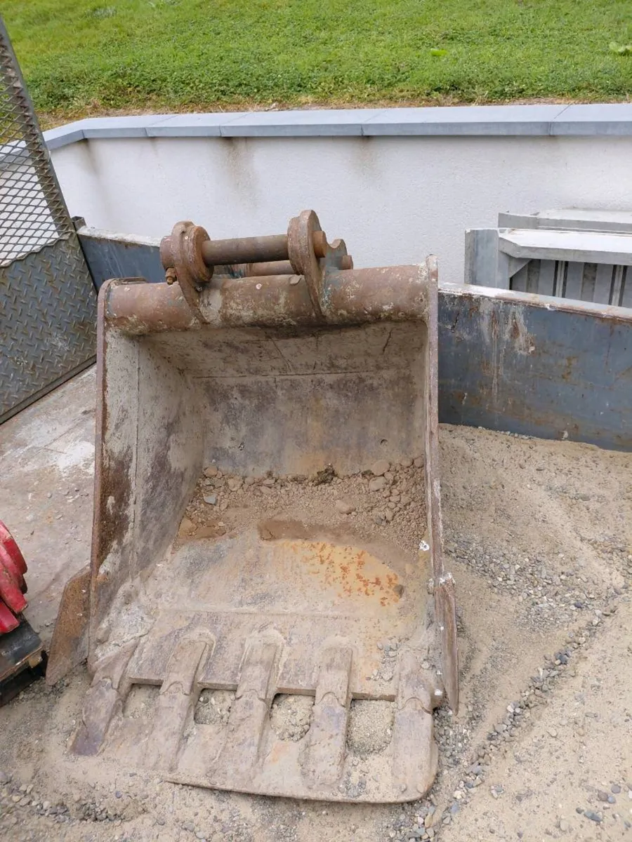 2 ft bucket for a 6 ton excavator  45 mm pins - Image 2
