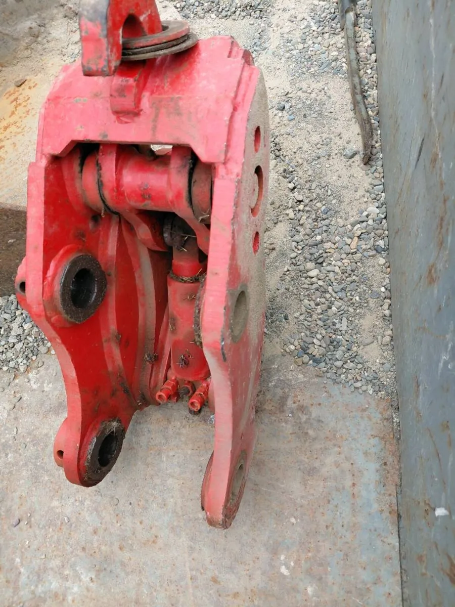 2 ft bucket for a 6 ton excavator  45 mm pins - Image 3