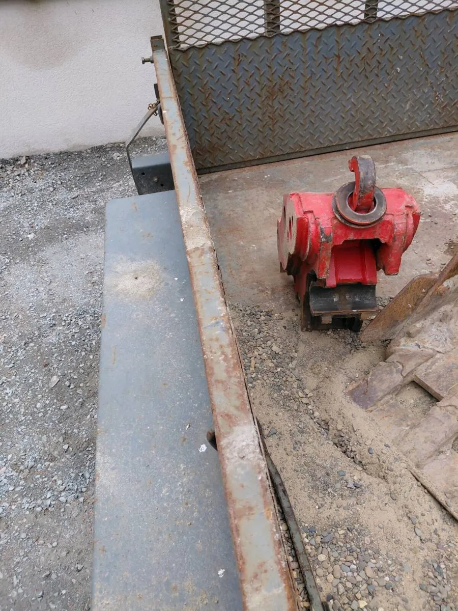 2 ft bucket for a 6 ton excavator  45 mm pins - Image 4
