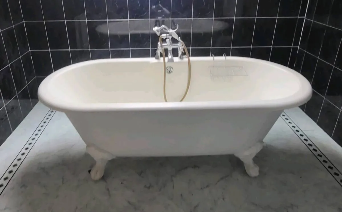 Free standing bath - Image 1