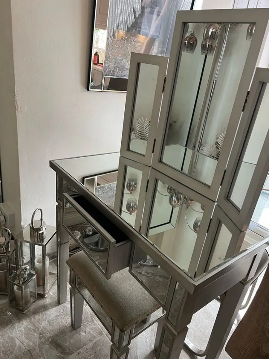 dressing table - Image 2